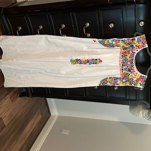 Mi Golondrina Long Dress(falls by my ankles 5’4). Embroidery